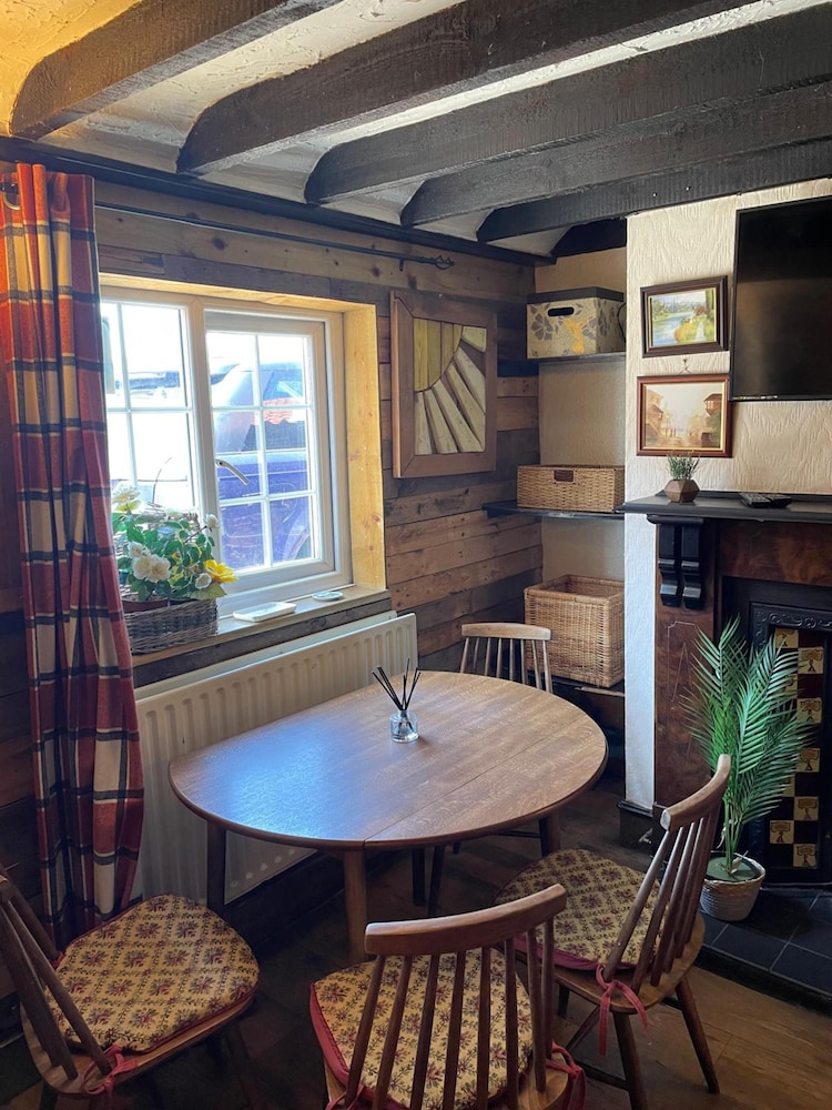 OYO Yarm Cottages 48/64