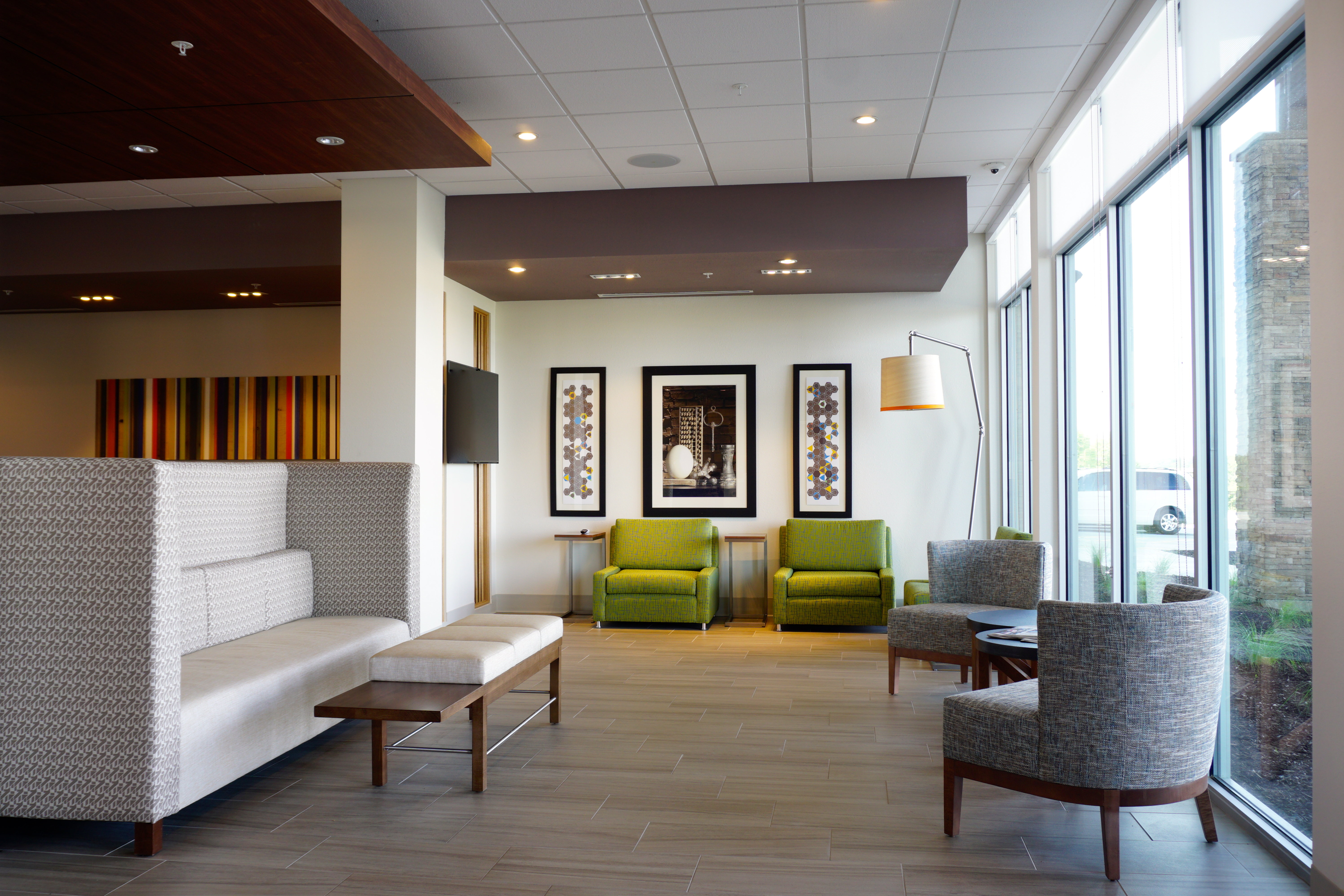Holiday Inn Express Suites Omaha Millard Area 20/26