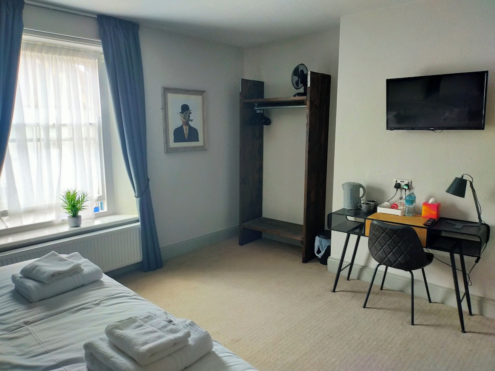 OYO The Victorian Tap B&B 18/28