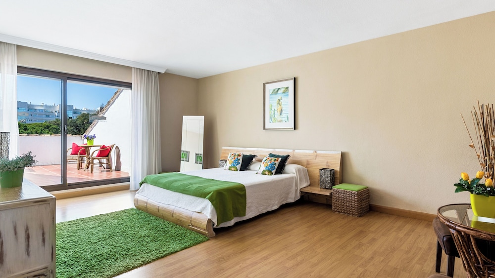 Host Villas & Suites 16/50