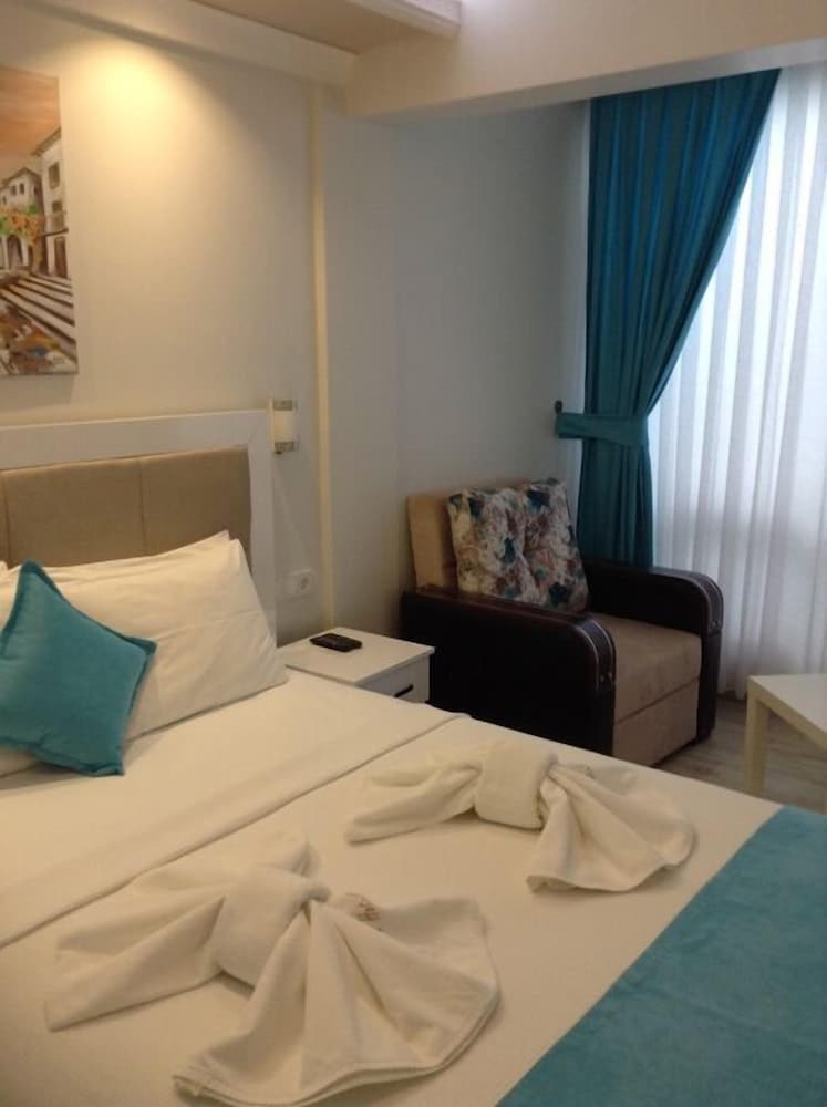 Hotel Mola 6/30
