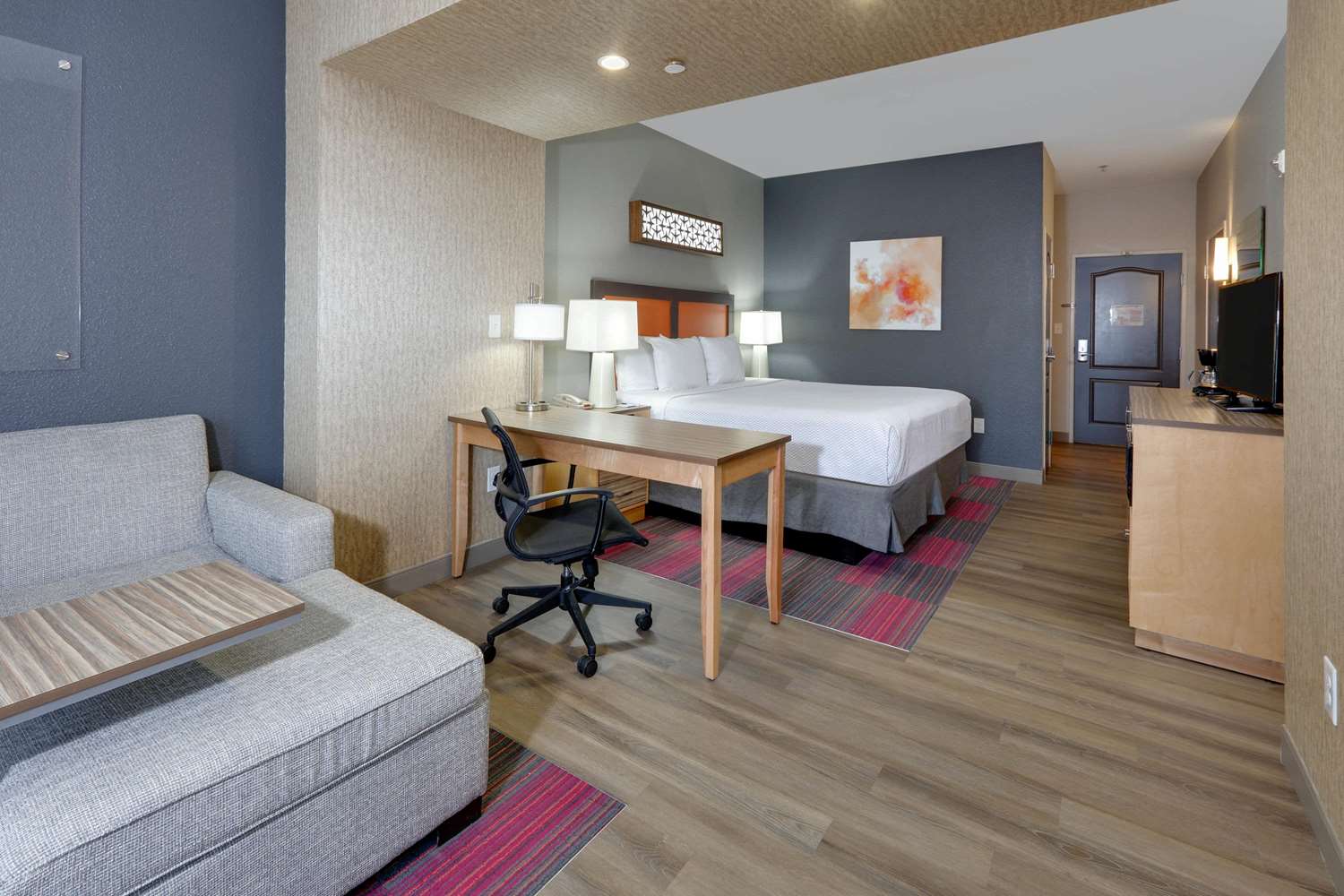 La Quinta Inn & Suites by Wyndham Dallas Love Field 8/22