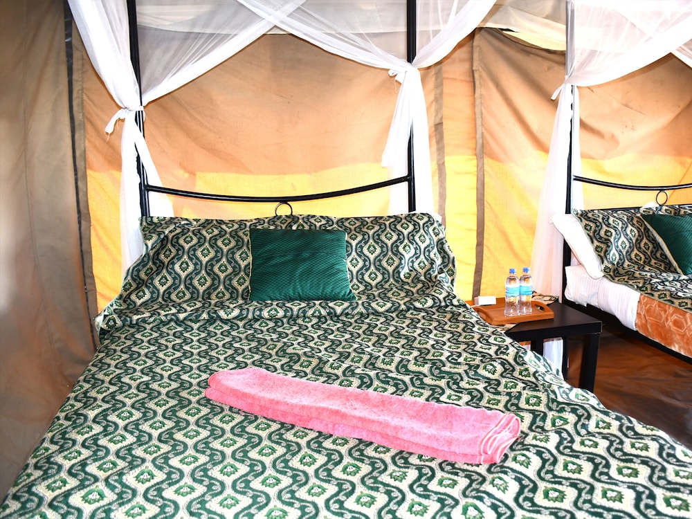SERENGETI WILDEBEEST CAMP 10/55