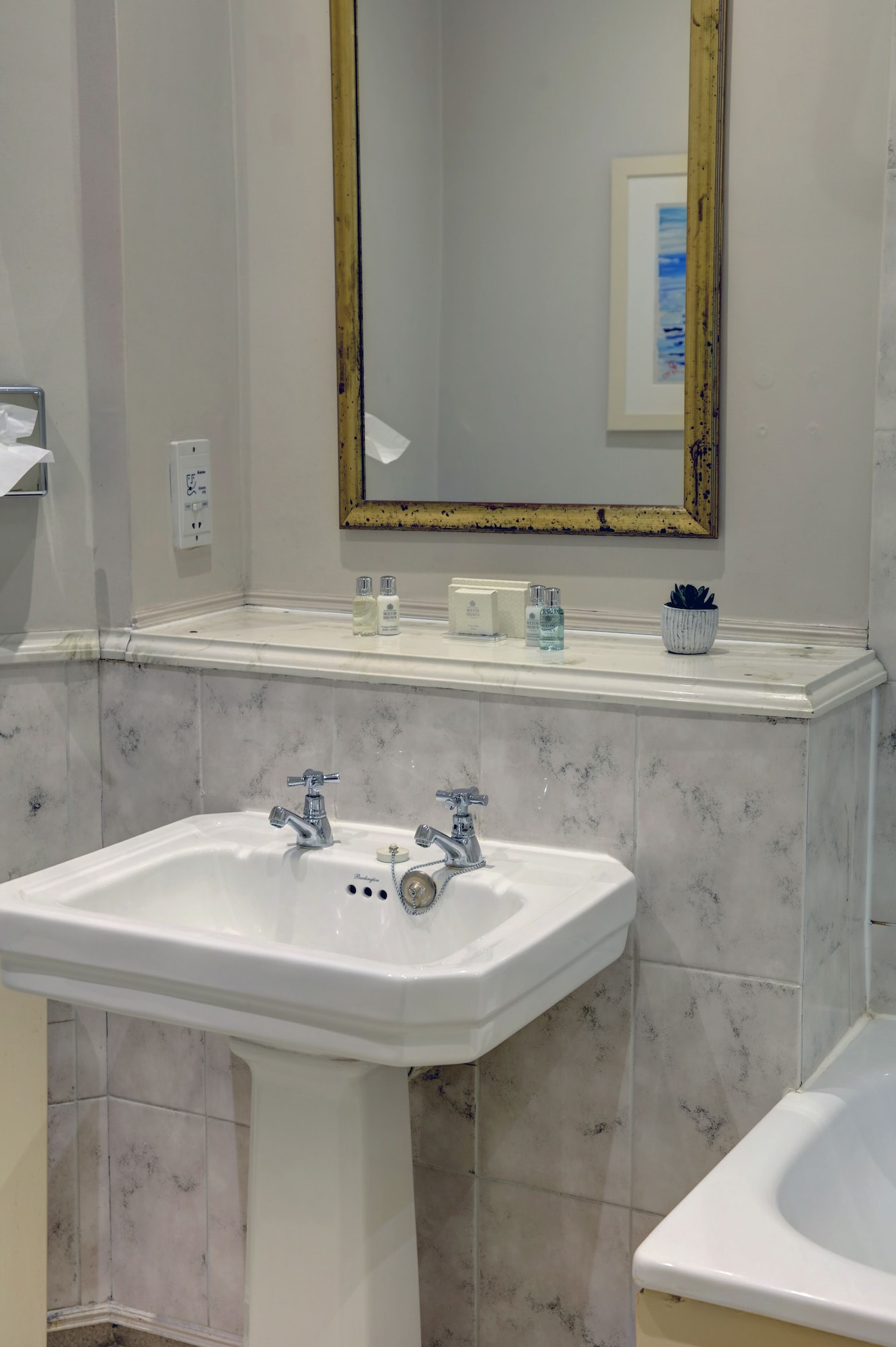 غرفة قياسية بسريرين منفصلين، Norfolk Royale Hotel 5/6