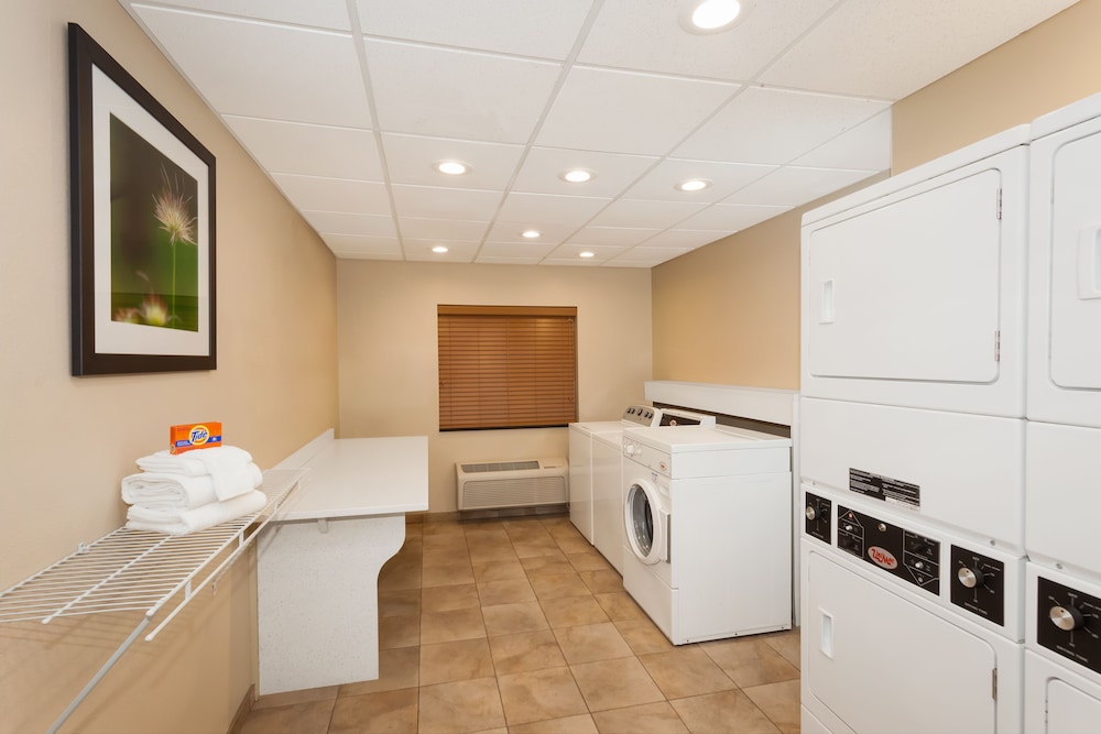 CANDLEWOOD SUITES AURORA- NAPERVILLE 46/51