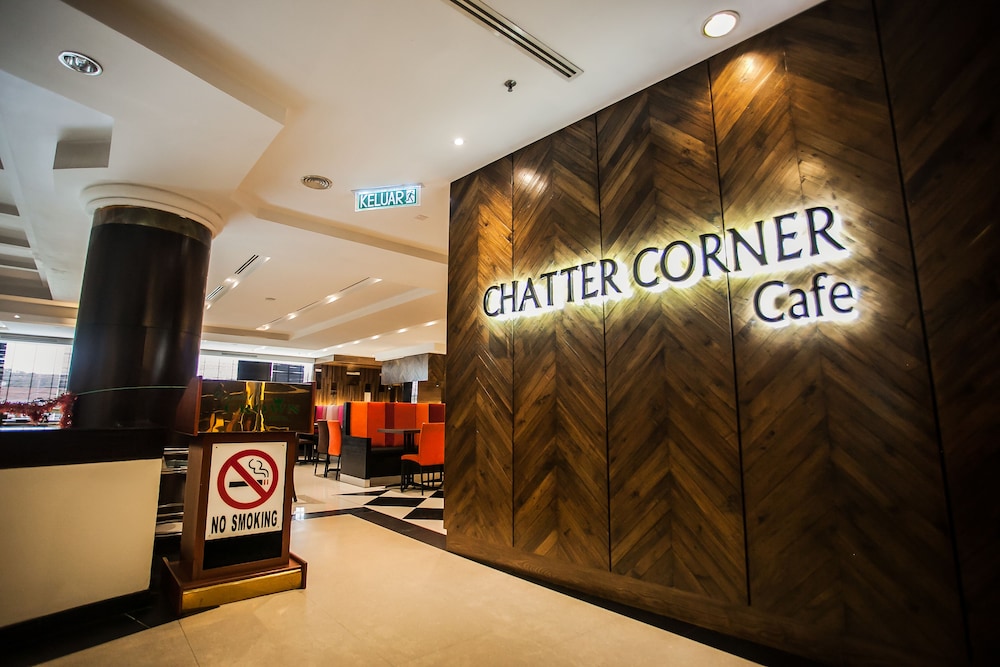 CRYSTAL CROWN HOTEL 4/62