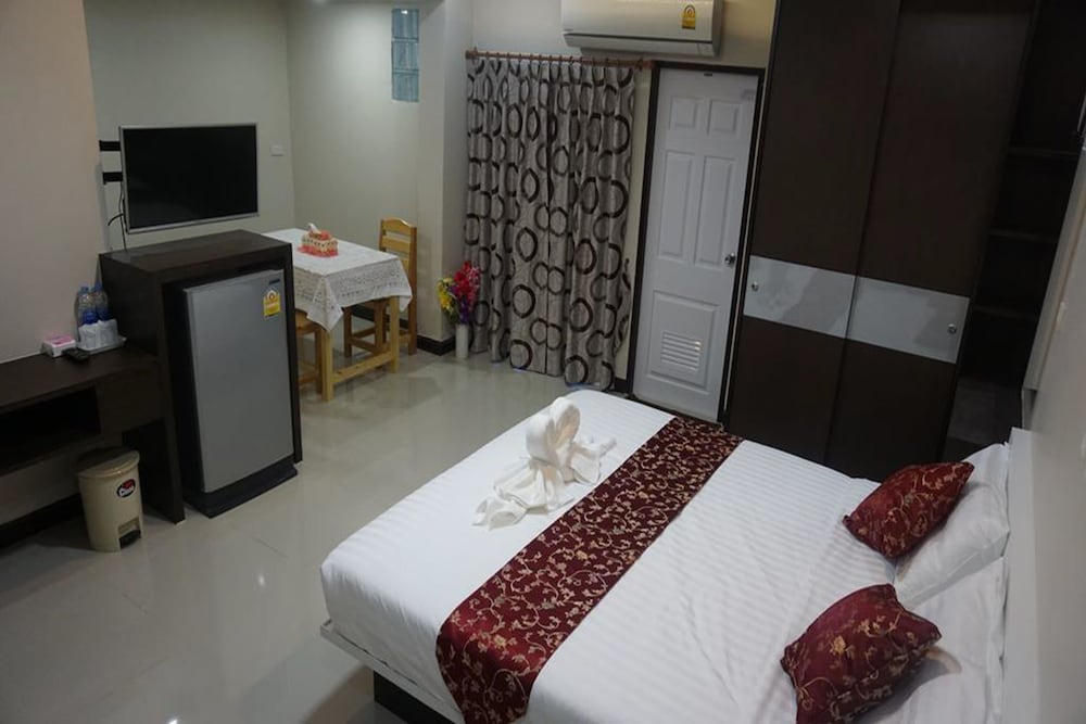 Gold Airport Suites 11/66