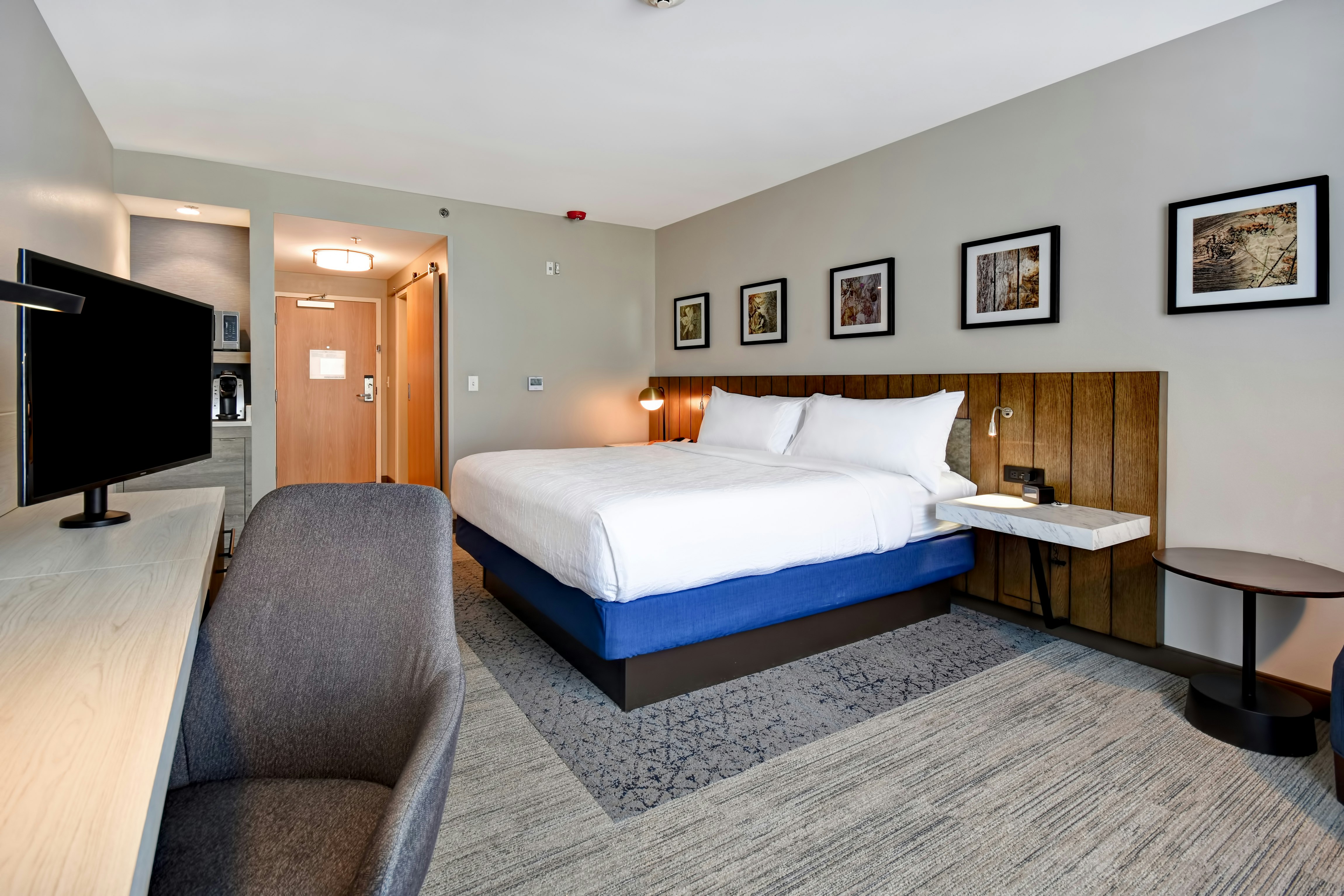 ROOM, KING BED, ACCESSIBLE