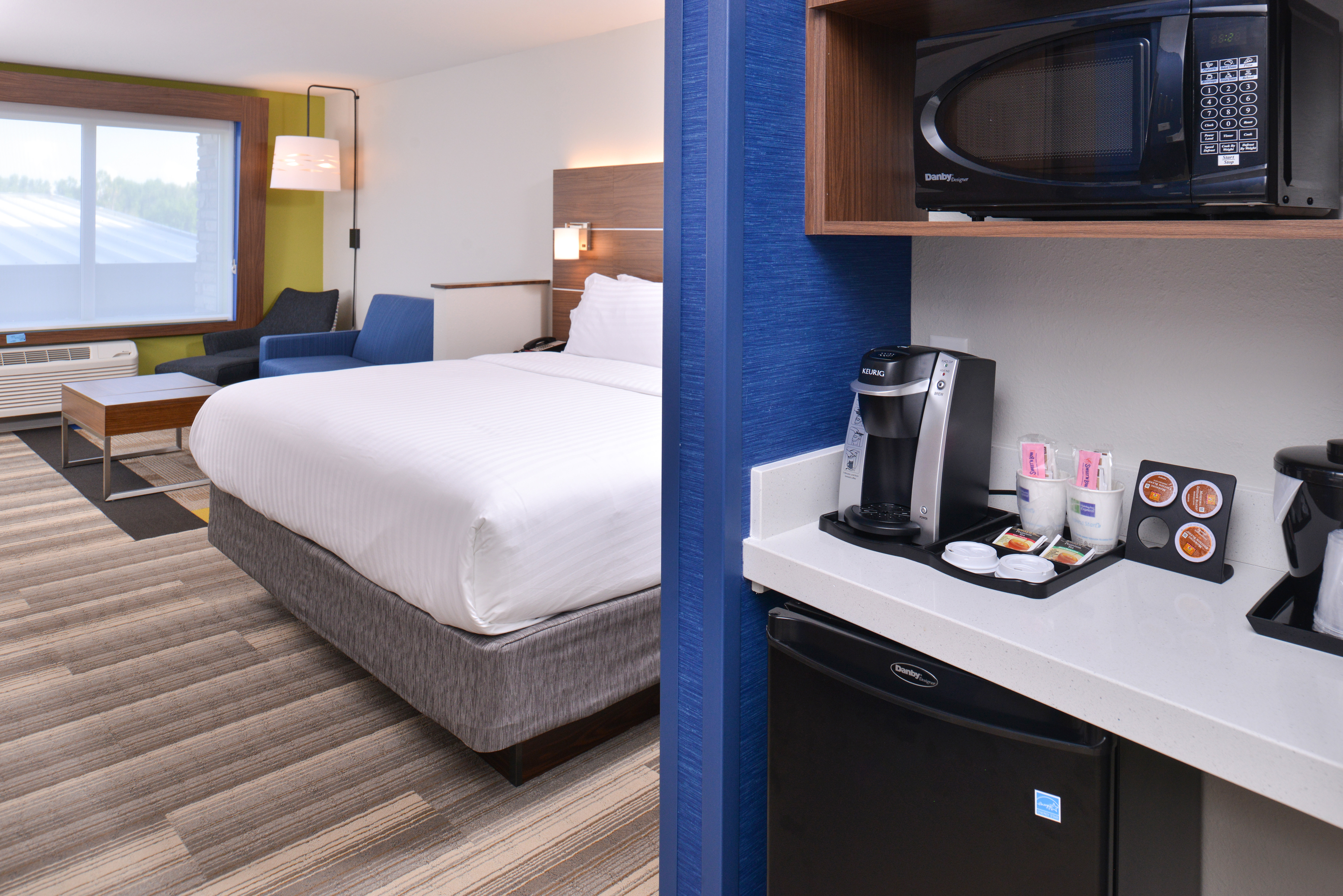 Holiday Inn Express & Suites OMAHA AIRPORT 25/64