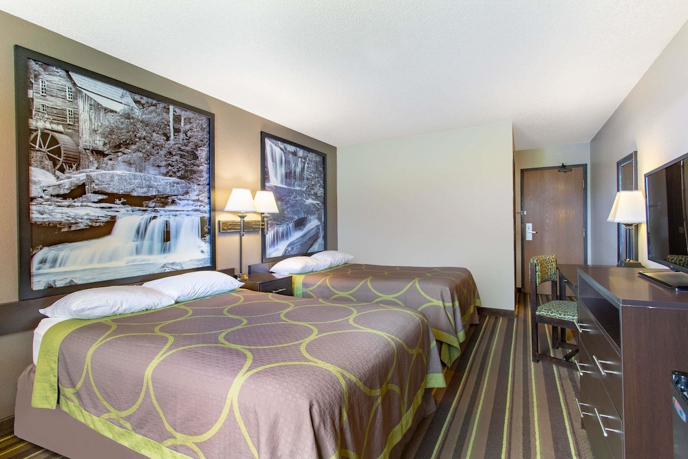 Super 8 by Wyndham Weston WV 4/20