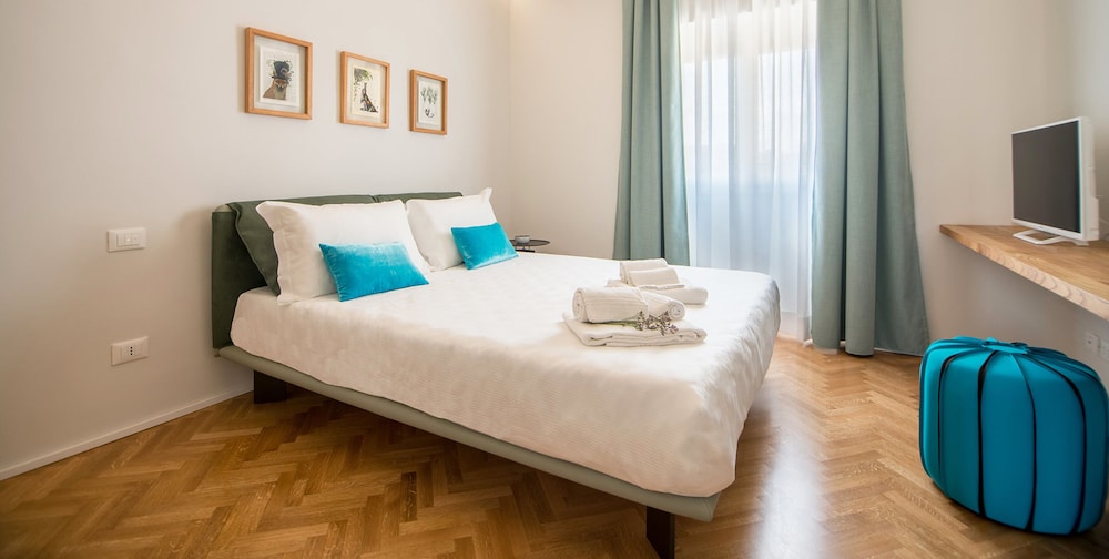 Relais Luce Florence 12/52