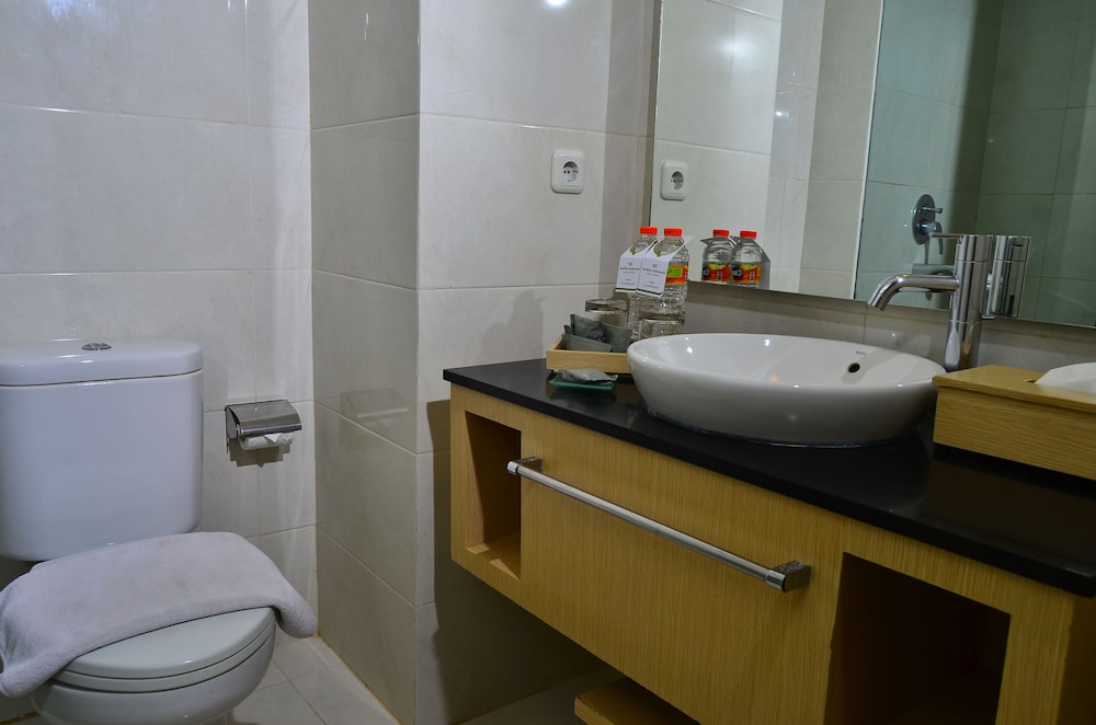 Hotel Santika Makassar 36/37