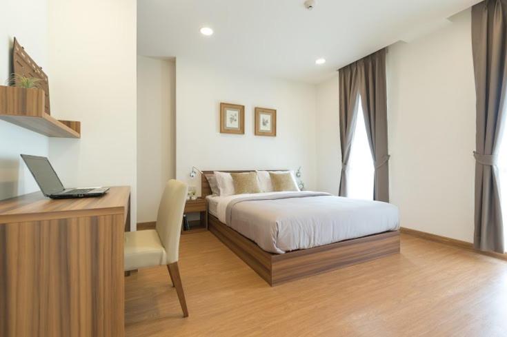 1 Bedroom, Premium, Pool View, The Garden 304 2/7