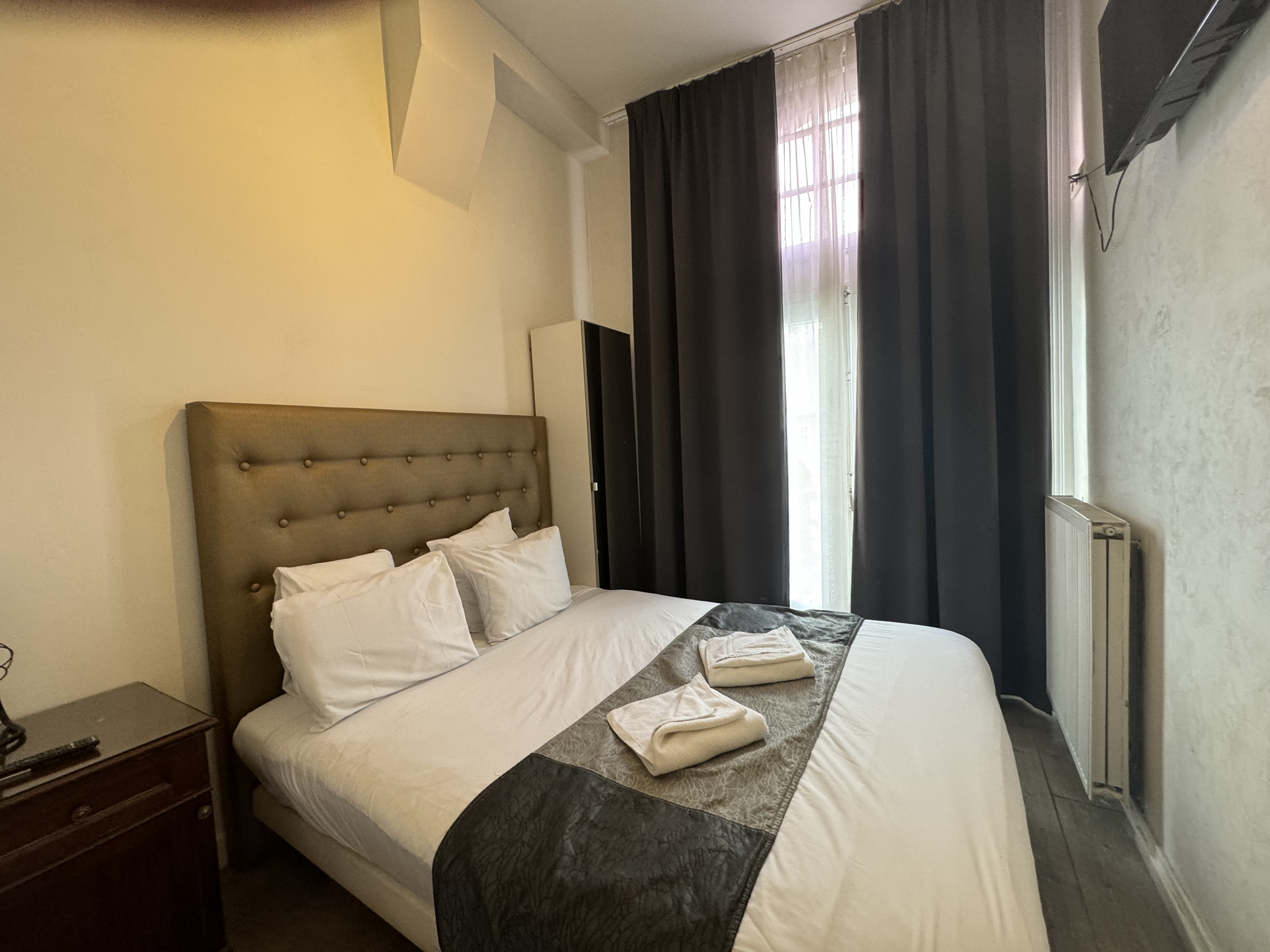 Room, Queen Bed, Balcony