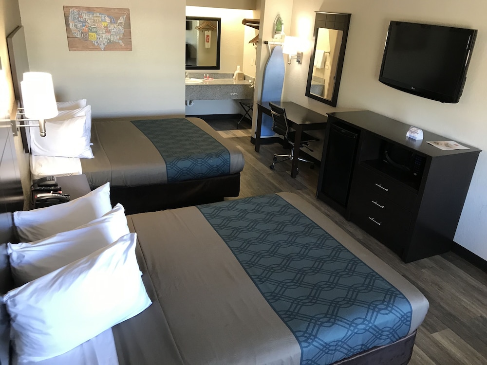 Econo Lodge Near Lackland Air Force Base-SeaWorld 16/39