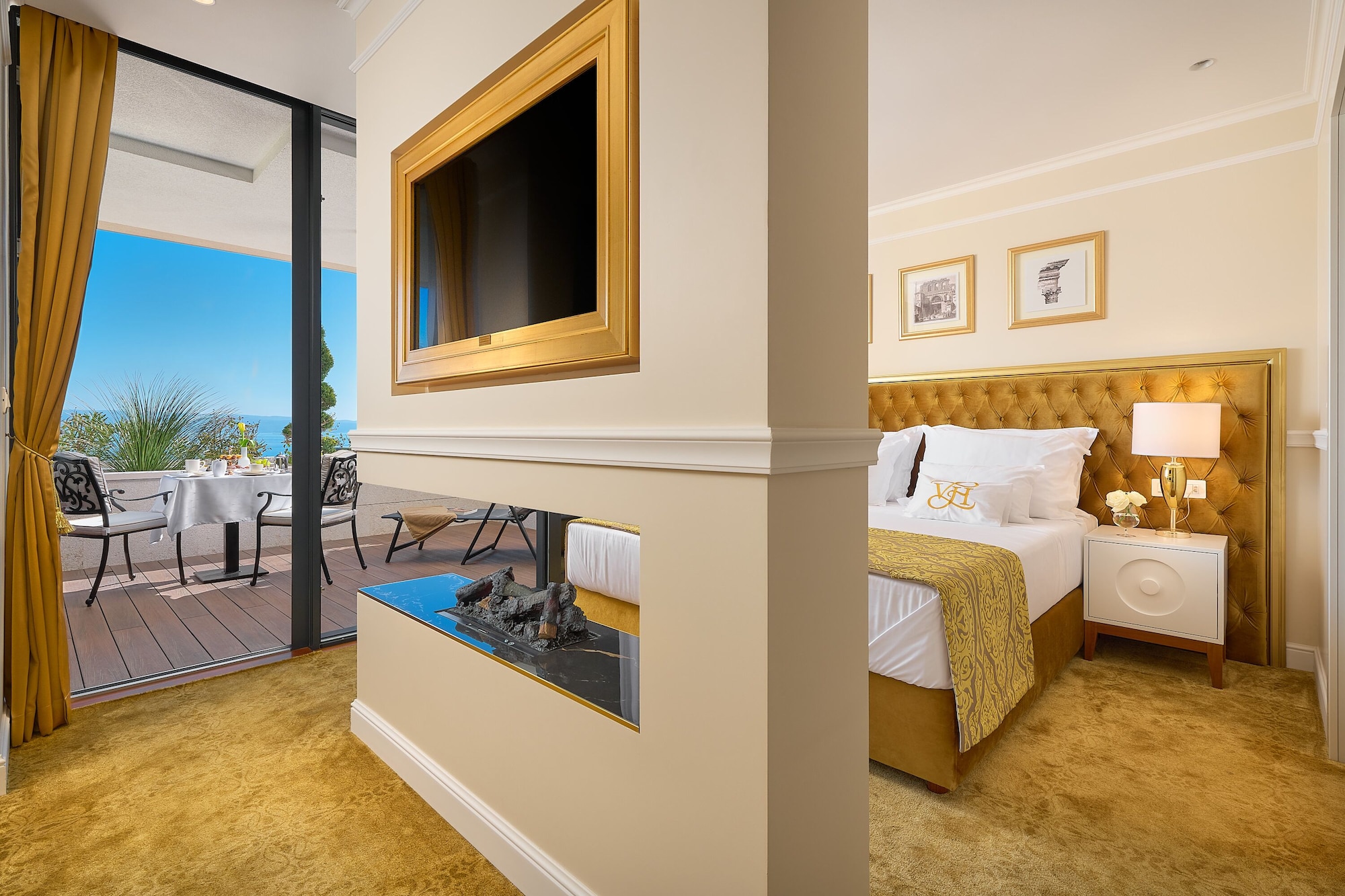 DELUXE, SUITE, SEA FRONT, JETTED TUB, BALCONY