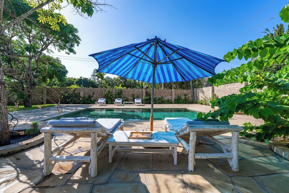 Hibiscus Apartments 48/75
