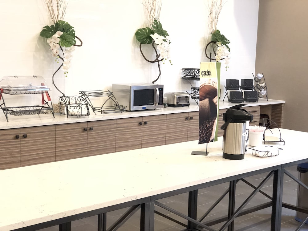 Microtel Inn By Wyndham Long Island City 48/60