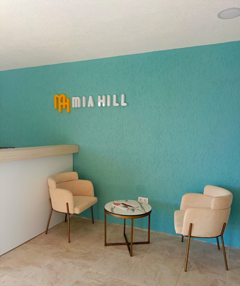 Mia Hill Suites 24/40