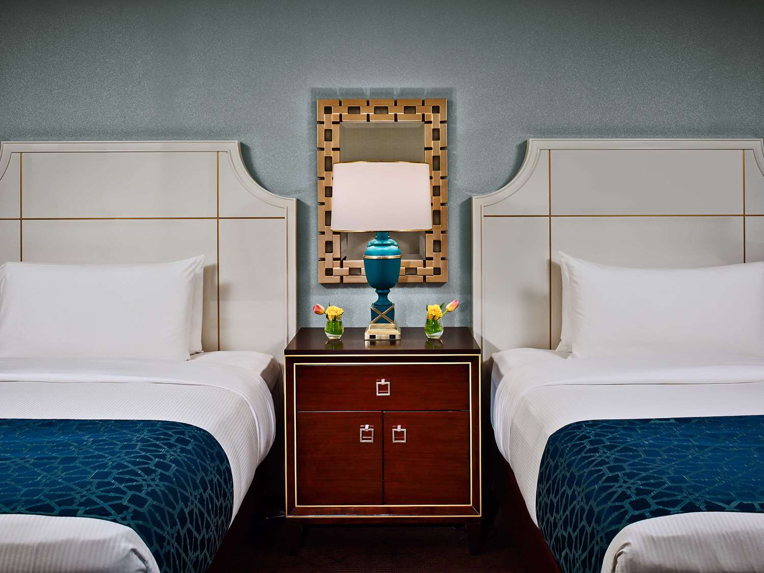 ROOM, 2 QUEEN BEDS, EXECUTIVE LEVEL, ACCESSIBLE