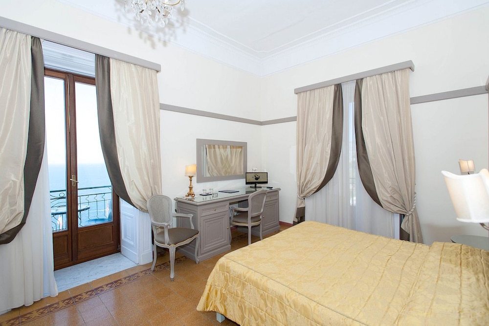 جناح جونيور بسرير كينج وسرير فردي بإطلالة على البحر، Grand Hotel Europa Palace 6/10