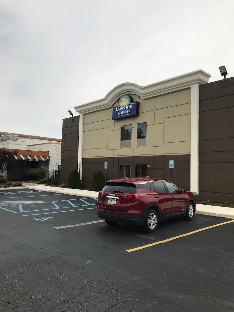 Days Inn & Suites by Wyndham Rochester Hills MI 29/31