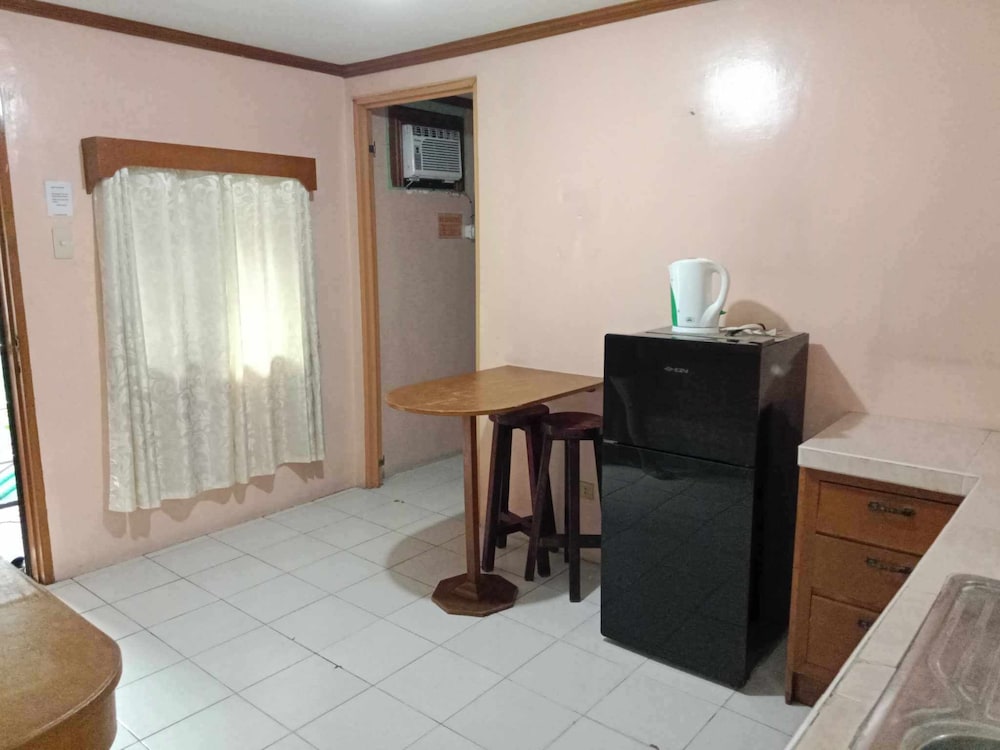 1St Street Park Apartelle 45/55