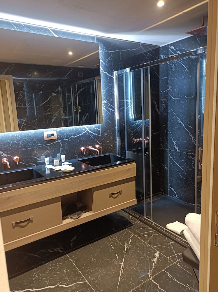Miramare Suites 42/42