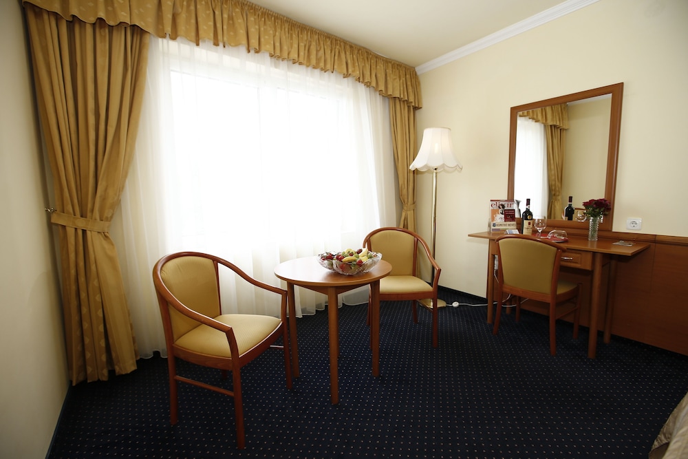 Hotel Korona Eger 45/66
