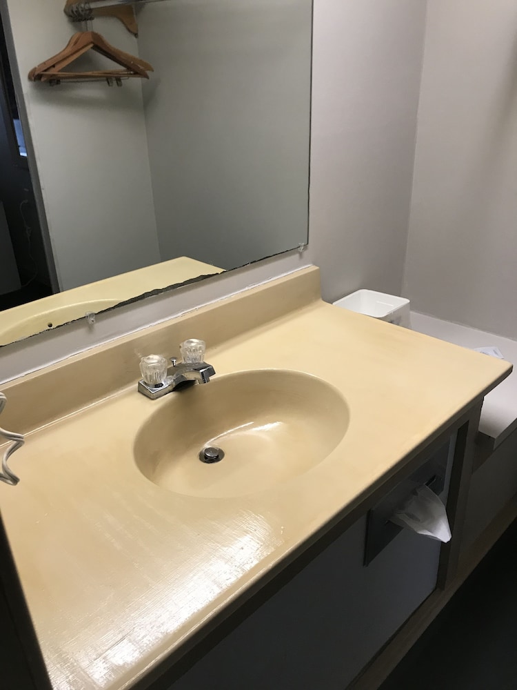 Rodeway Inn Findlay University Area 37/43