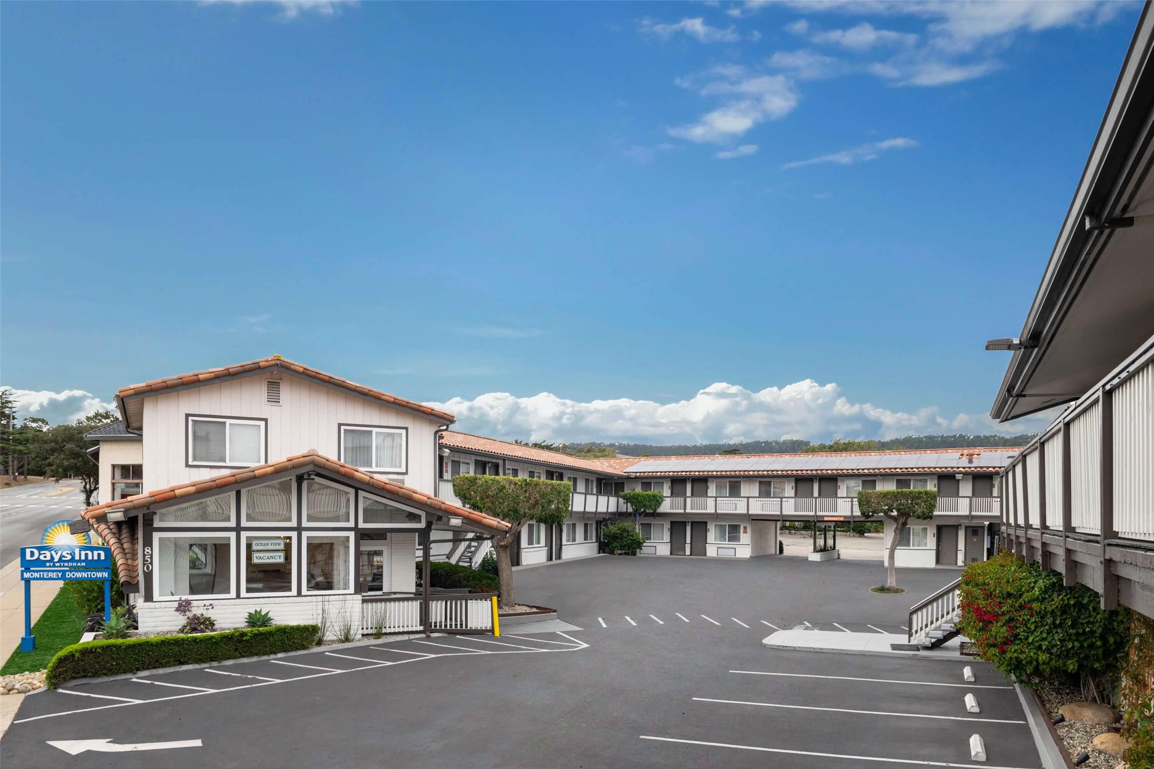 Days Inn by Wyndham Monterey Downtown 28/31