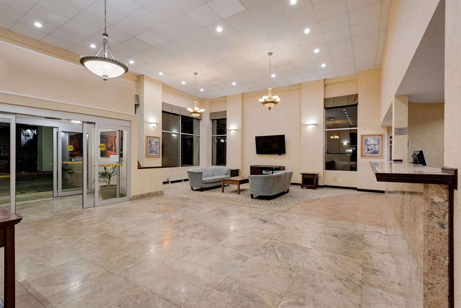 Ramada by Wyndham Cleveland Airport West 25/35