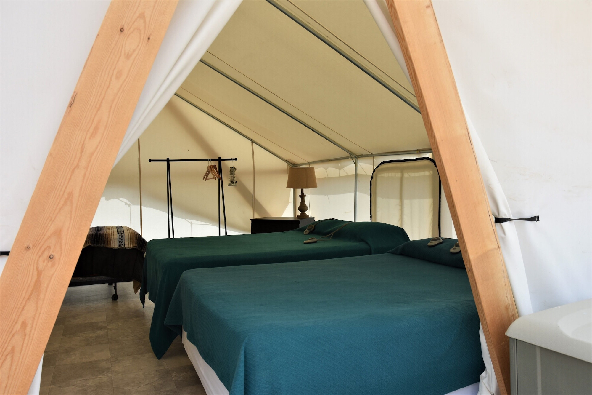 Glamping, Medium, Tent, Queen and Twin Beds