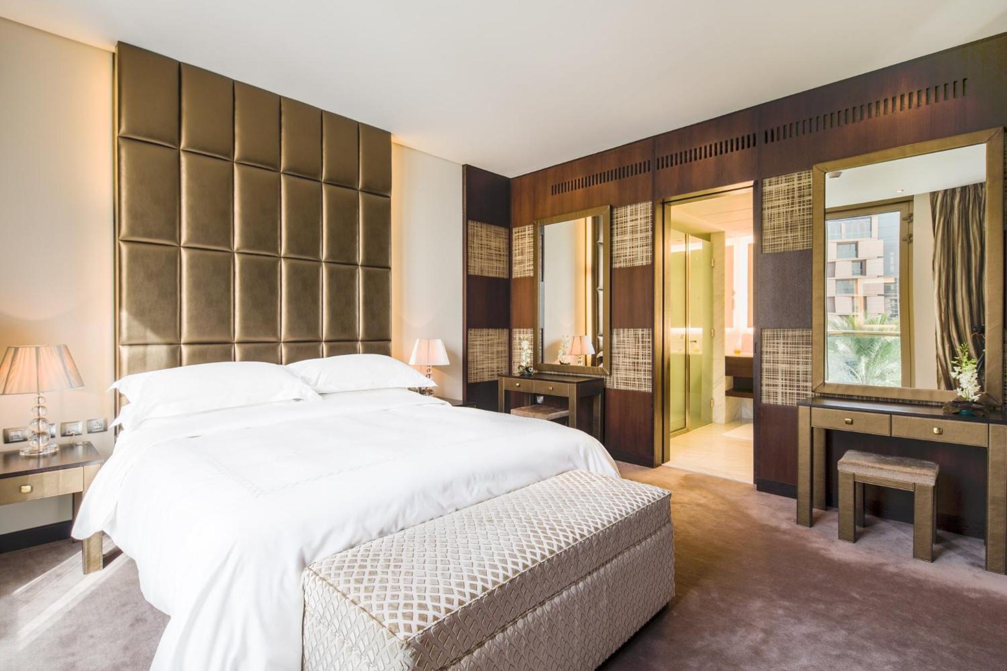 Landmark, Suite, King Bed