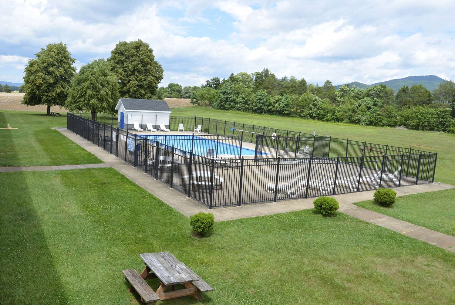 Days Inn by Wyndham Luray Shenandoah 27/33