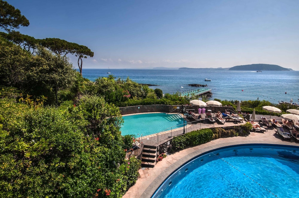 Punta Molino Beach and Resort Spa 72/82