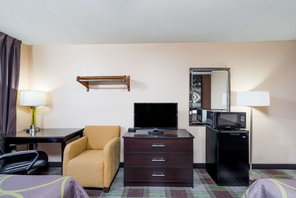 Super 8 by Wyndham Campbellsville KY 18/20
