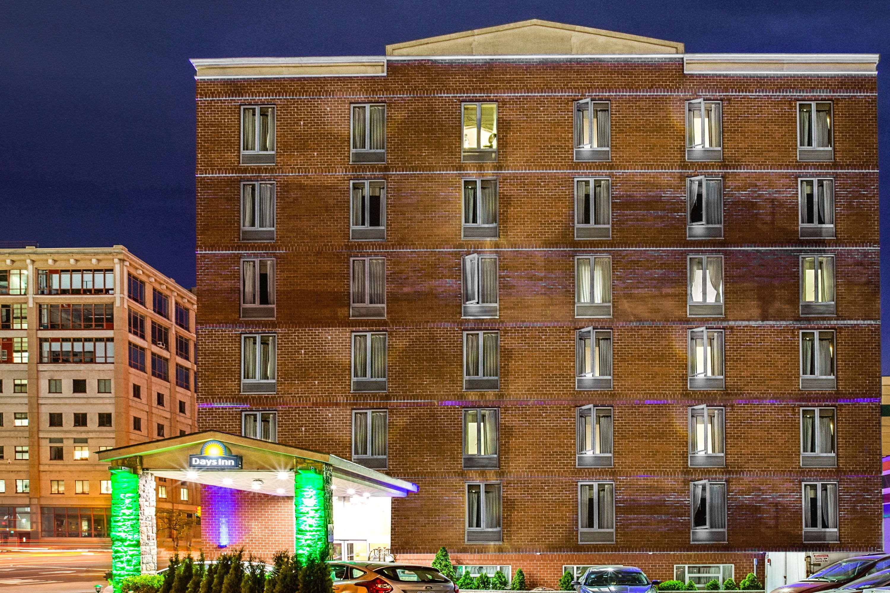 Days Inn By Wyndham Long Island City image