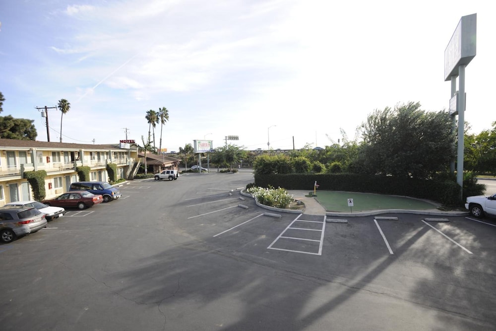 Victoria Motel 19/24