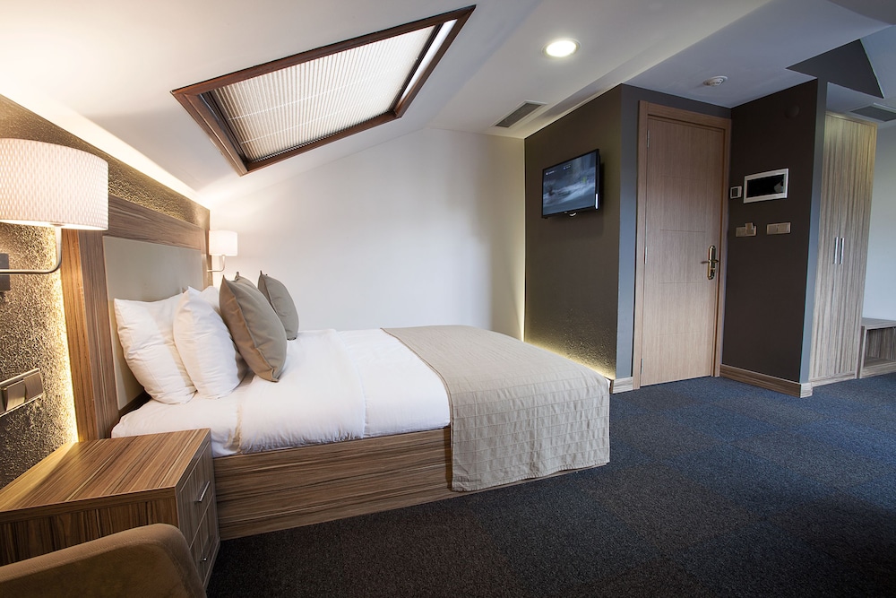 DELUXE, DOUBLE BED