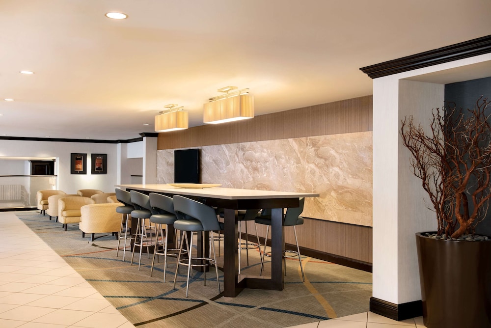Hilton Orrington / Evanston 57/74