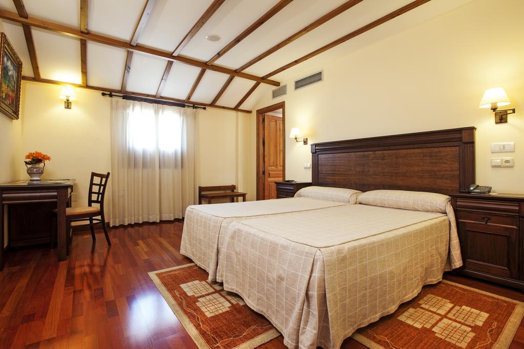 Room, Double Bed
