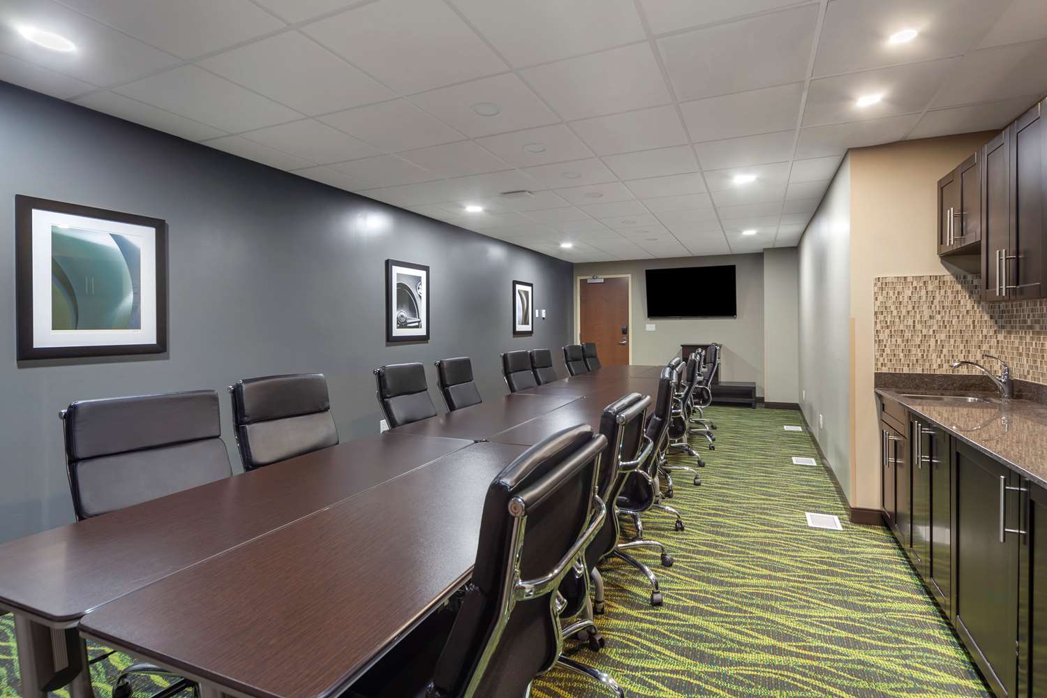 Best Western Plus Fort Saskatchewan Inn and Suites 17/22