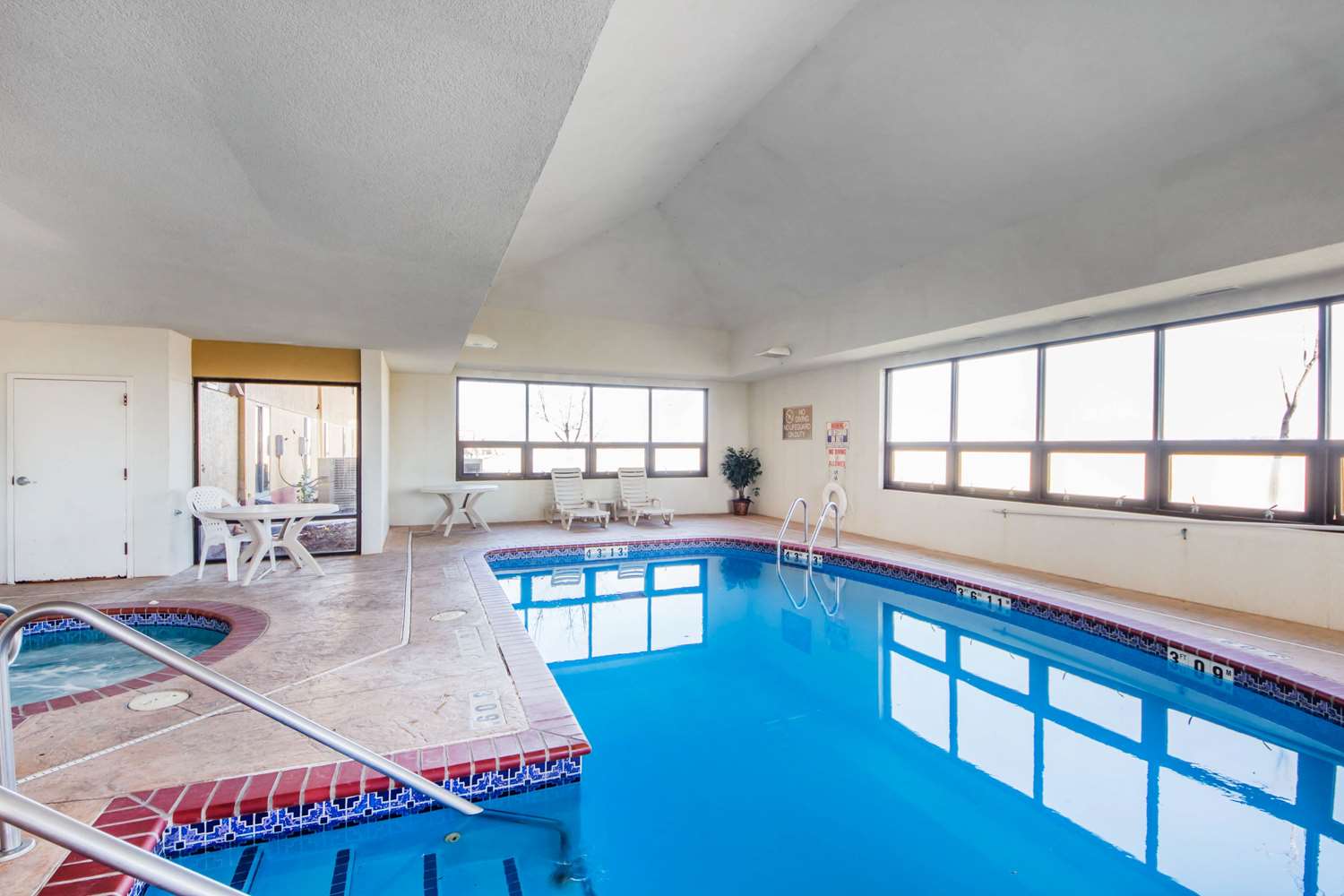 Quality Inn and Suites MidAmerica Industrial Park Area 12/21