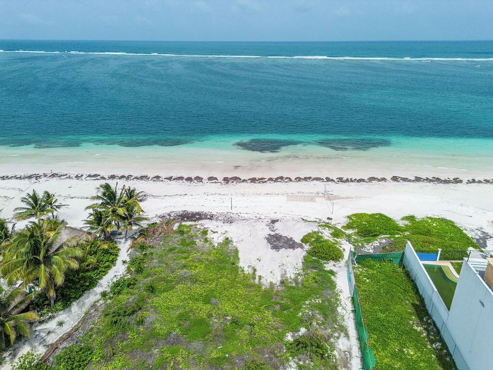 Velas Condos 45/48