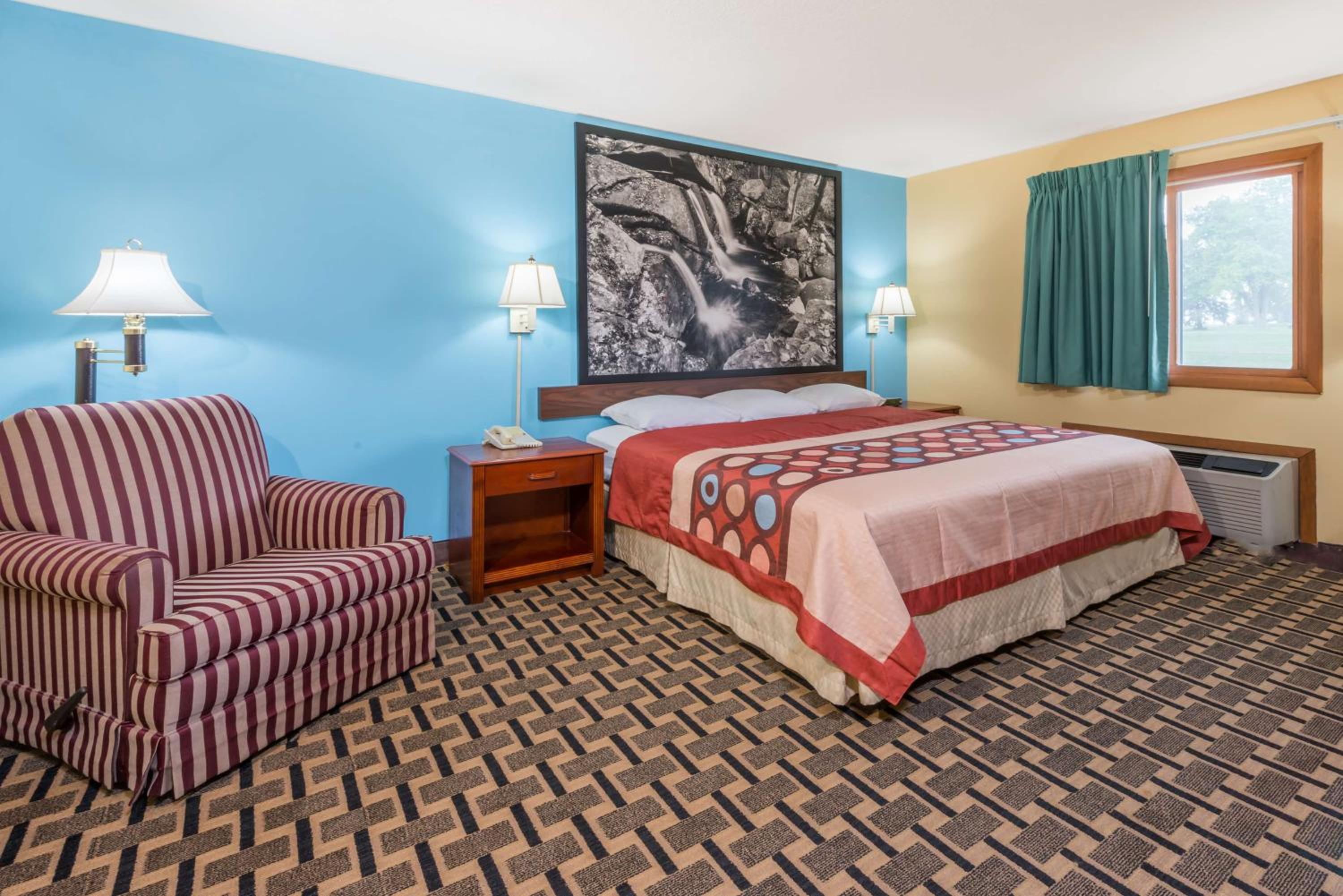 Suite, King Bed, Smoking
