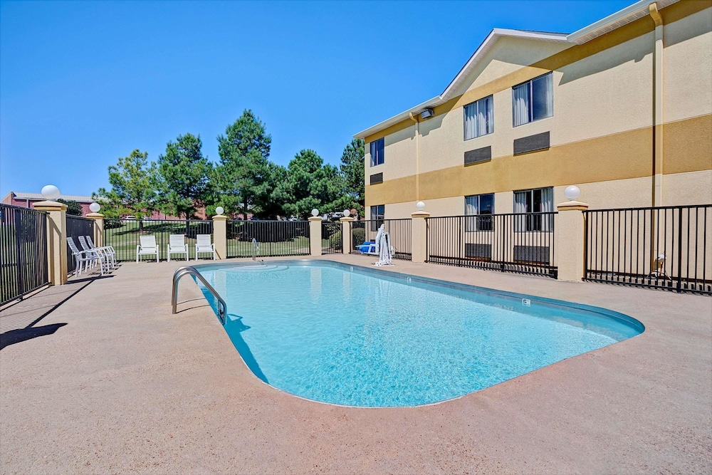 Harmony Hotel Hernando 2/35