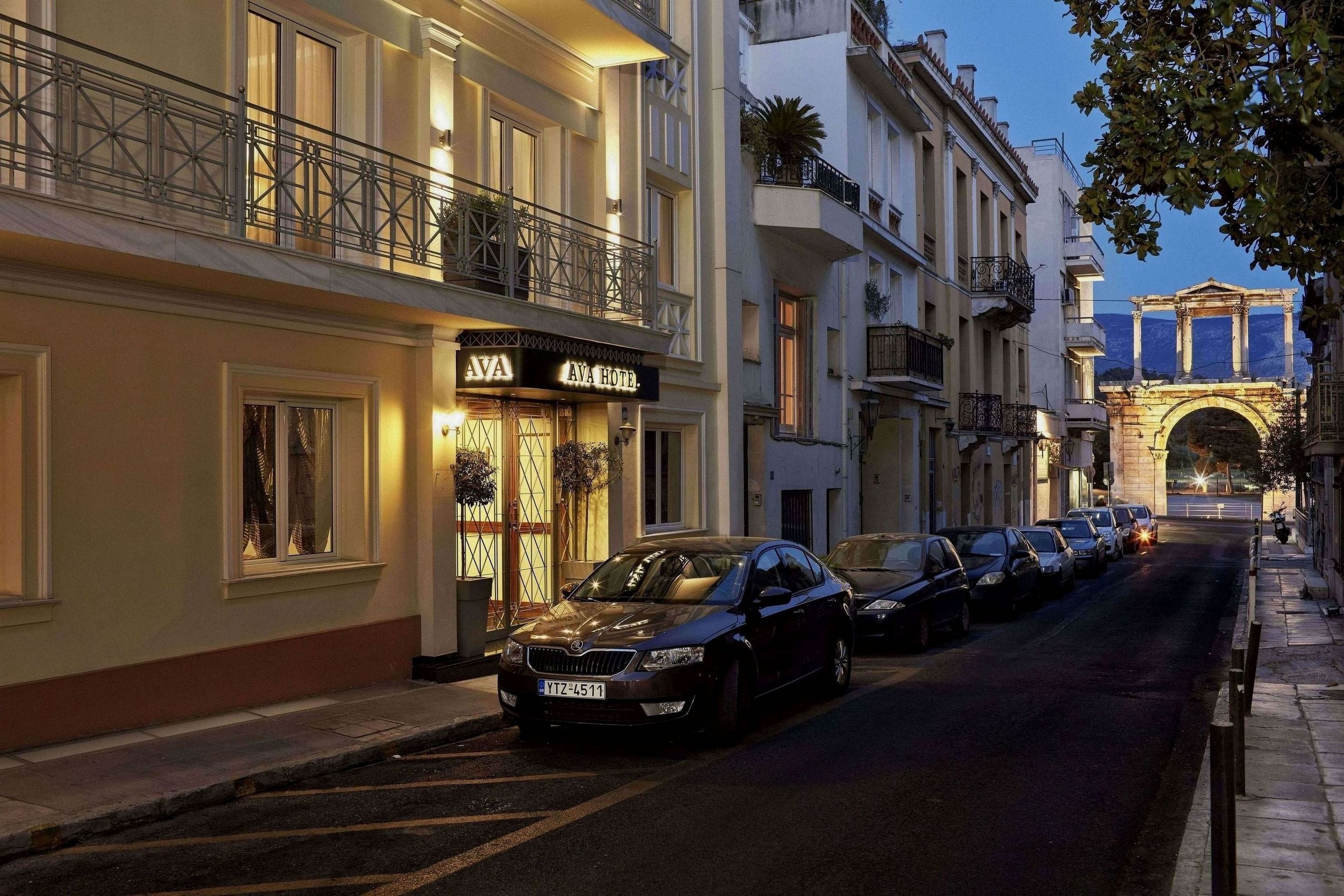 Ava Hotel Suites 38/39