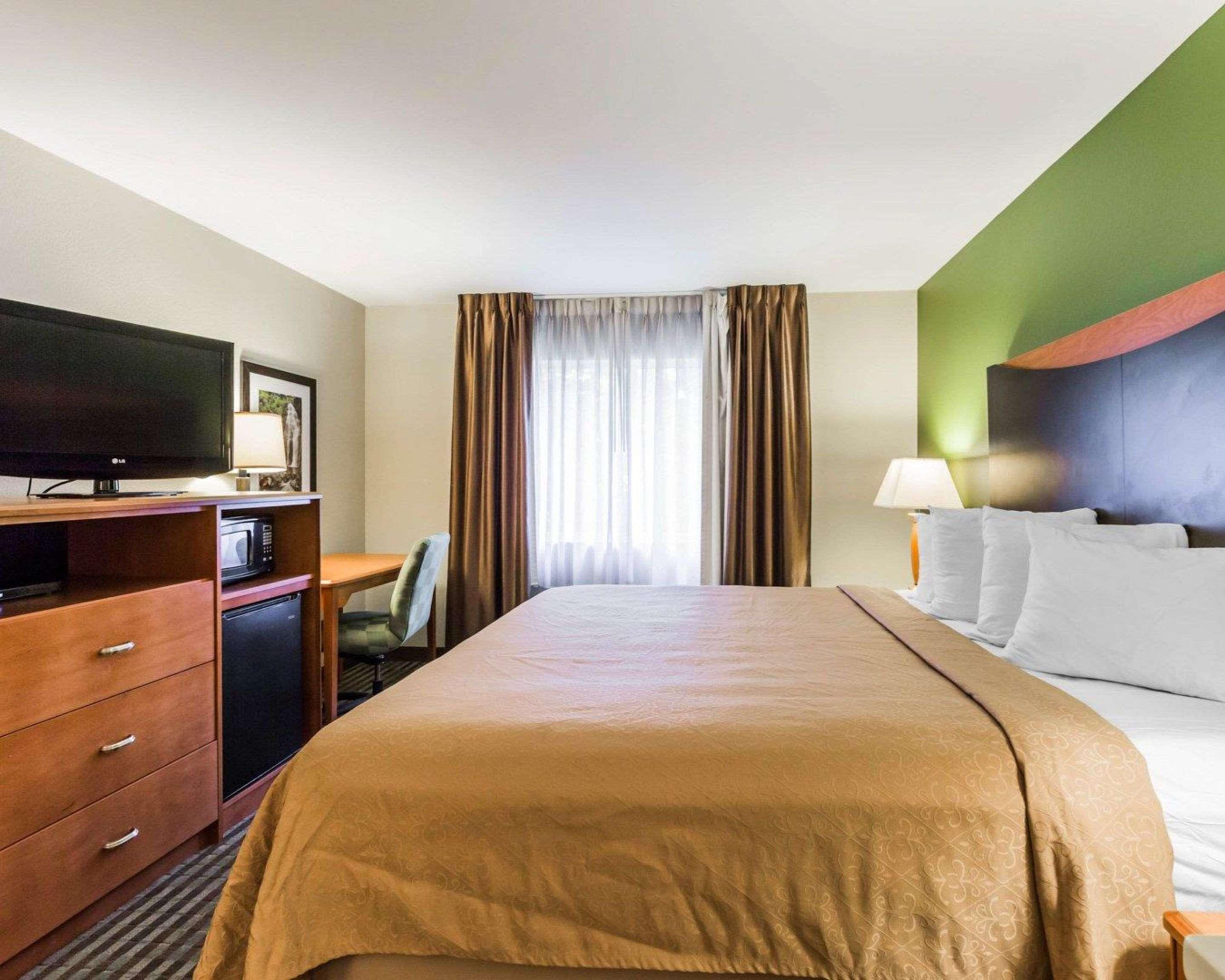 ROOM, KING BED
