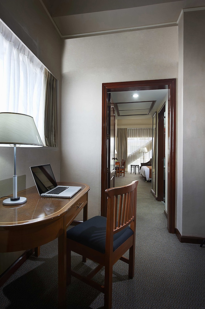 Berjaya Makati Hotel 49/72
